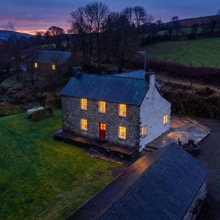 Property photo 2 of 41