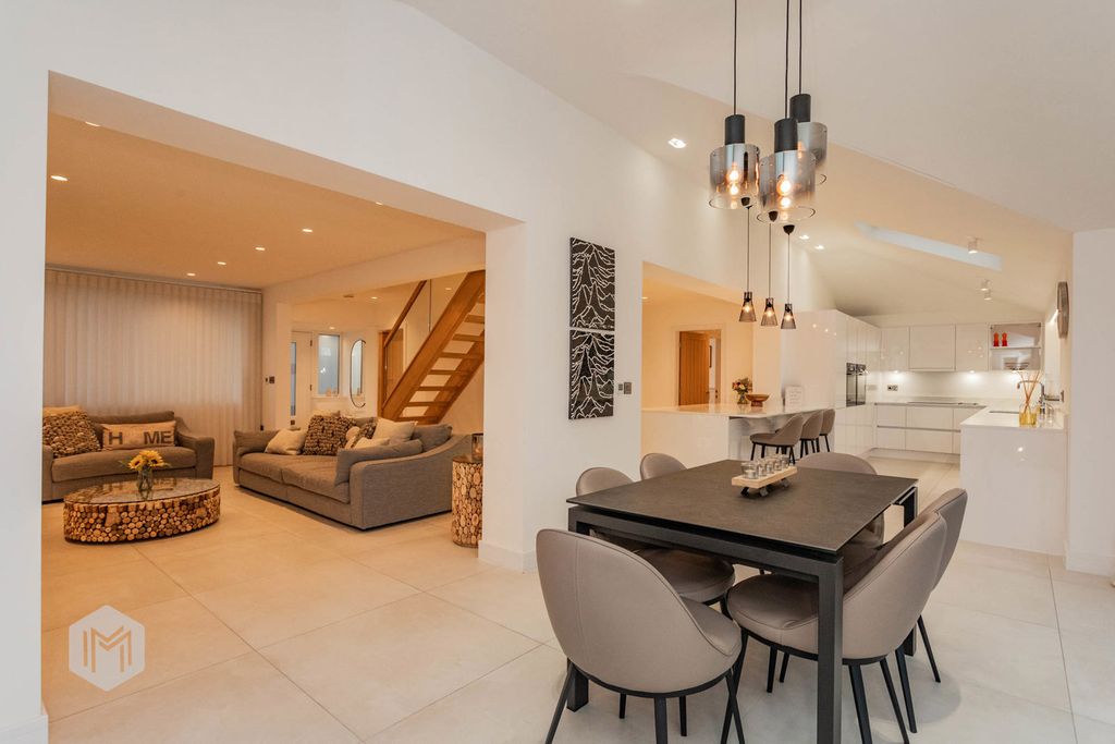 Property photo 3 of 25 Photograph