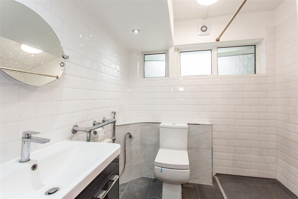 Property photo 3 of 13 Bathroom