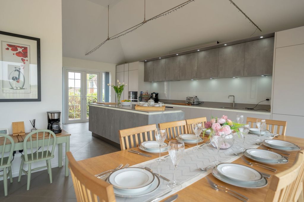 Property photo 2 of 51