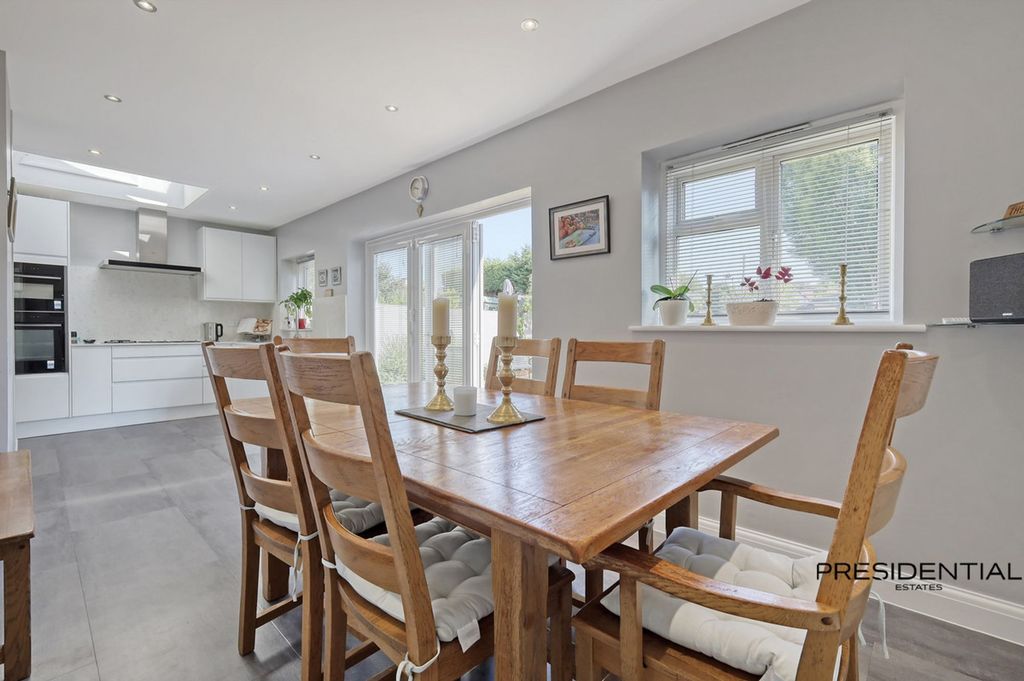 Property photo 3 of 26