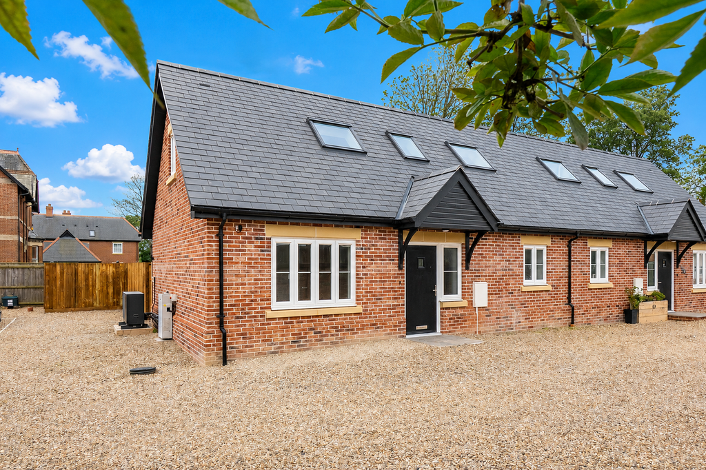 Property photo 1 of 12 Sky1