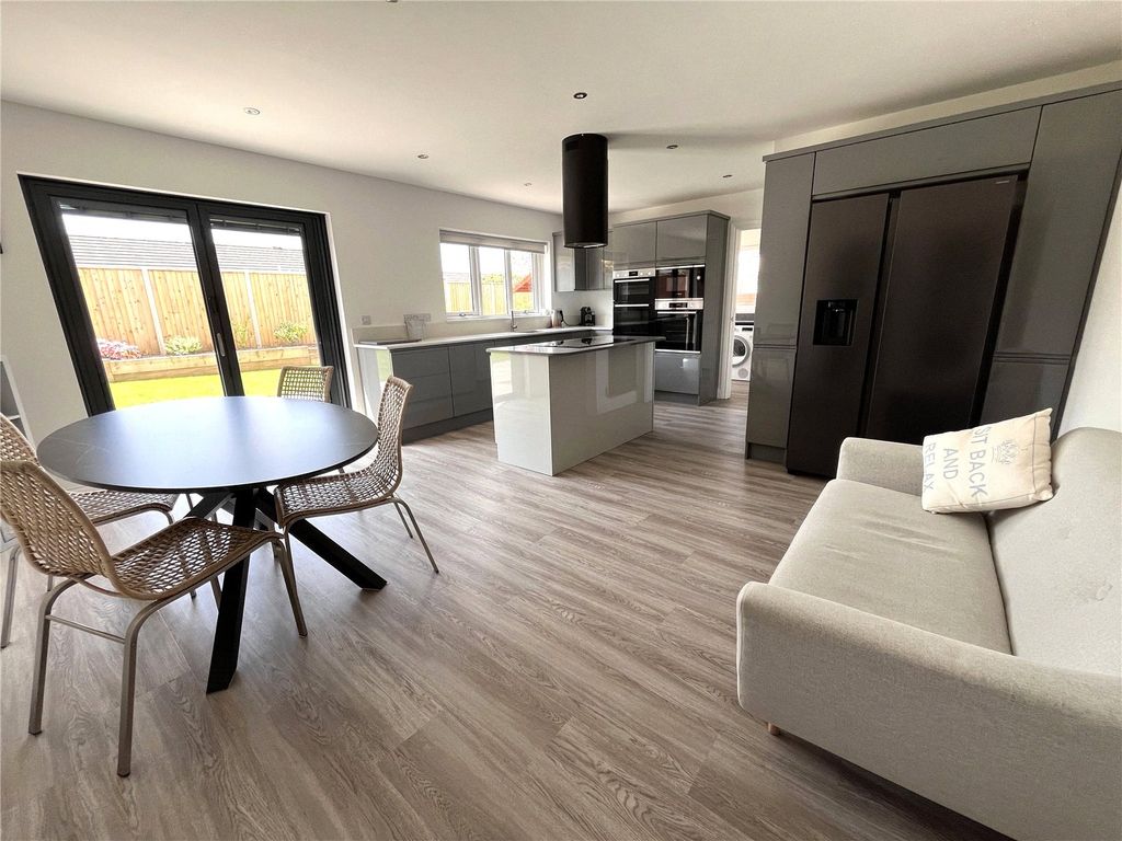 Property photo 2 of 19 Picture No. 04