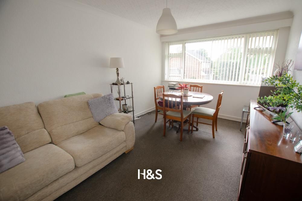 Property photo 2 of 6 2 Hazeltree - Lounge.Jpg