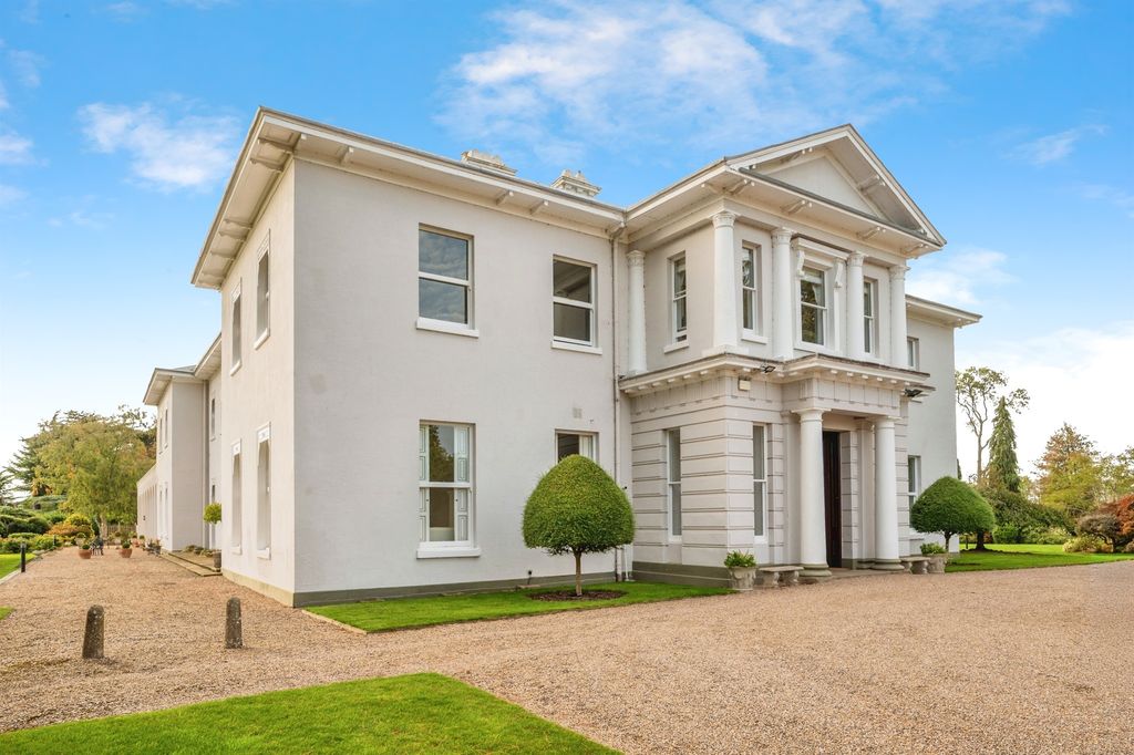 Property photo 2 of 32