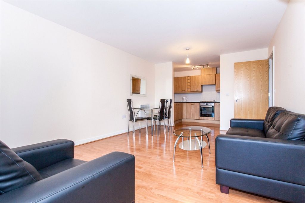 Property photo 2 of 9 54F8ce4F-Bc08-4F0A-A