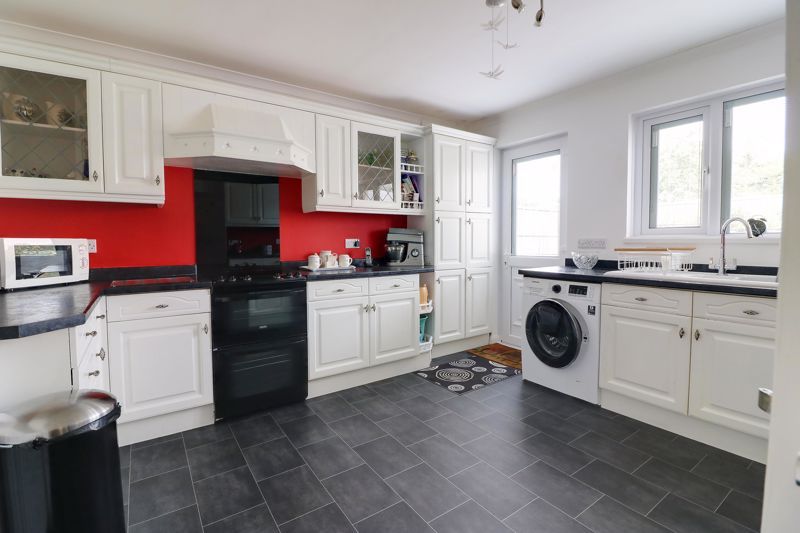 Property photo 3 of 16 Kitchen