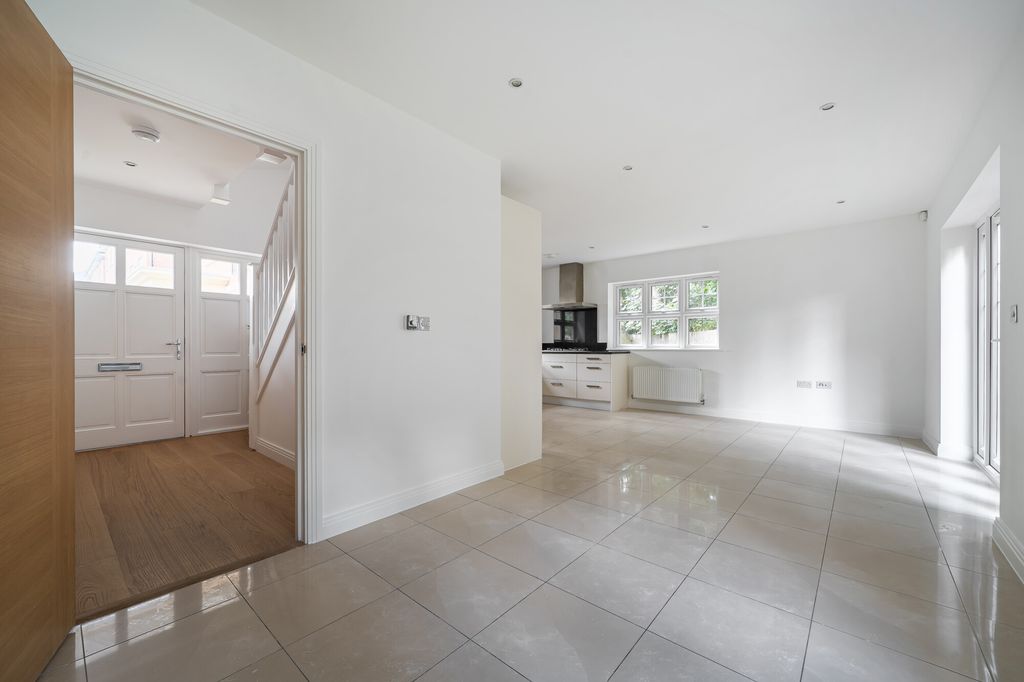 Property photo 3 of 9