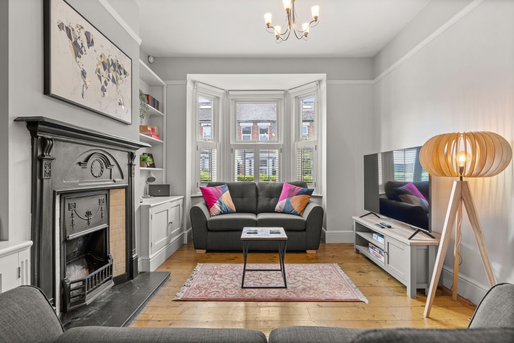 Property photo 3 of 16 Hat03557