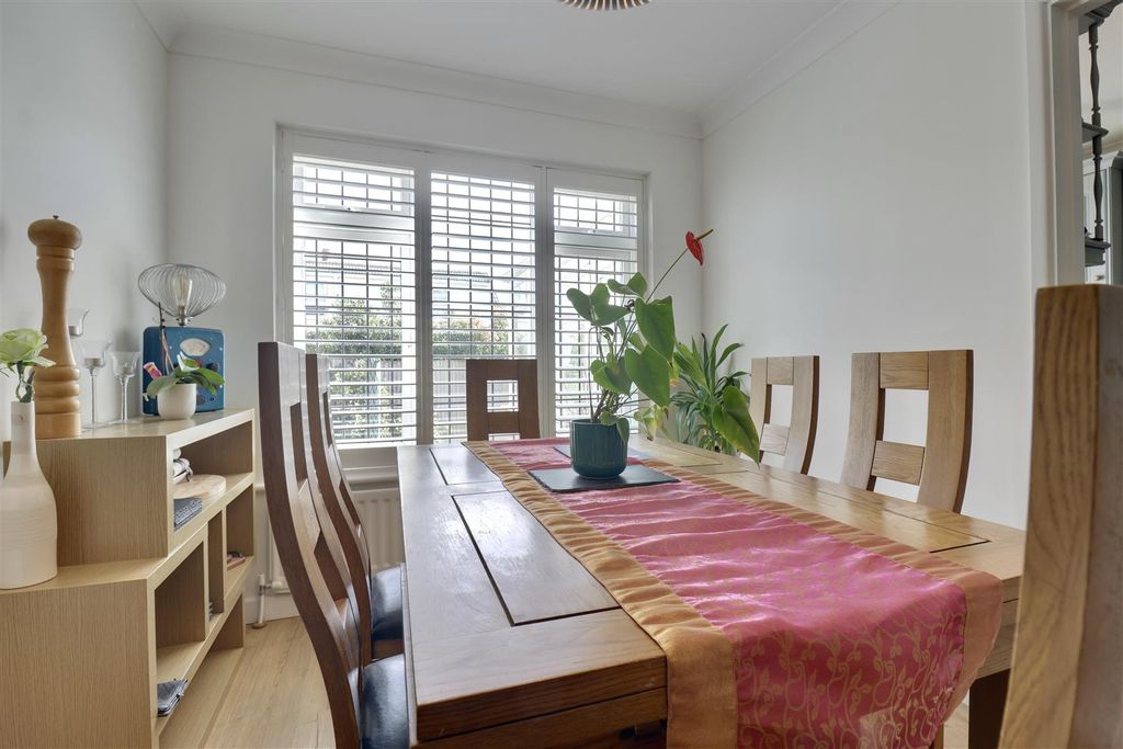 Property photo 3 of 17 74A7Be03-D05B-477E-A287-86Da7De41A33_1_201_A.Jpeg