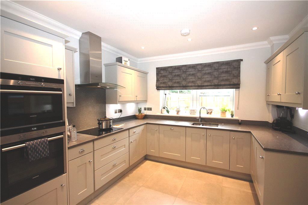 Property photo 3 of 13 Kitchen