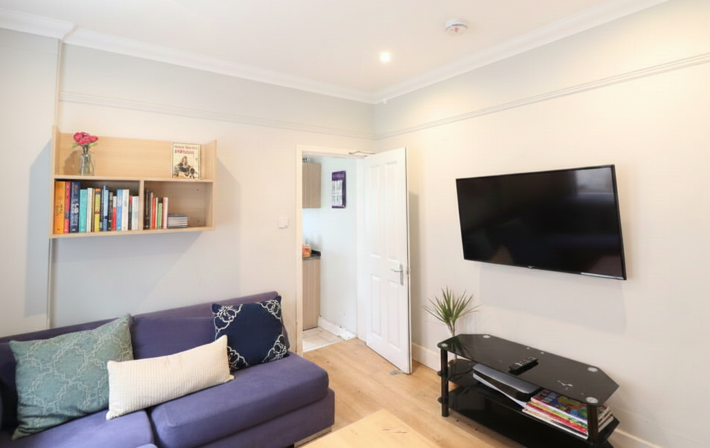 Property photo 2 of 8 Lounge