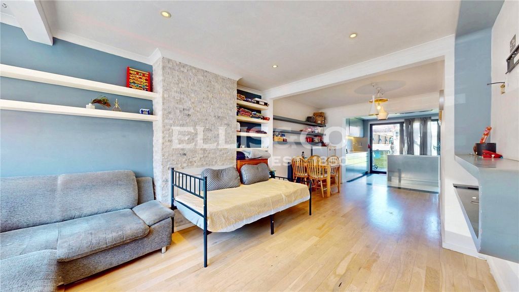 Property photo 2 of 28 Picture No. 15