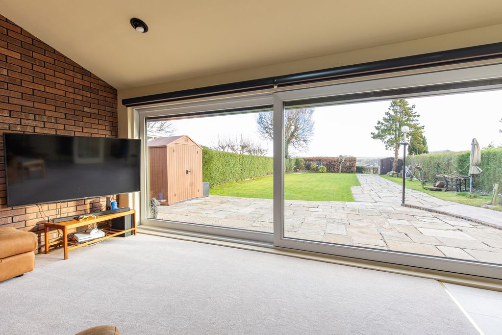 Property photo 2 of 21 Living Room