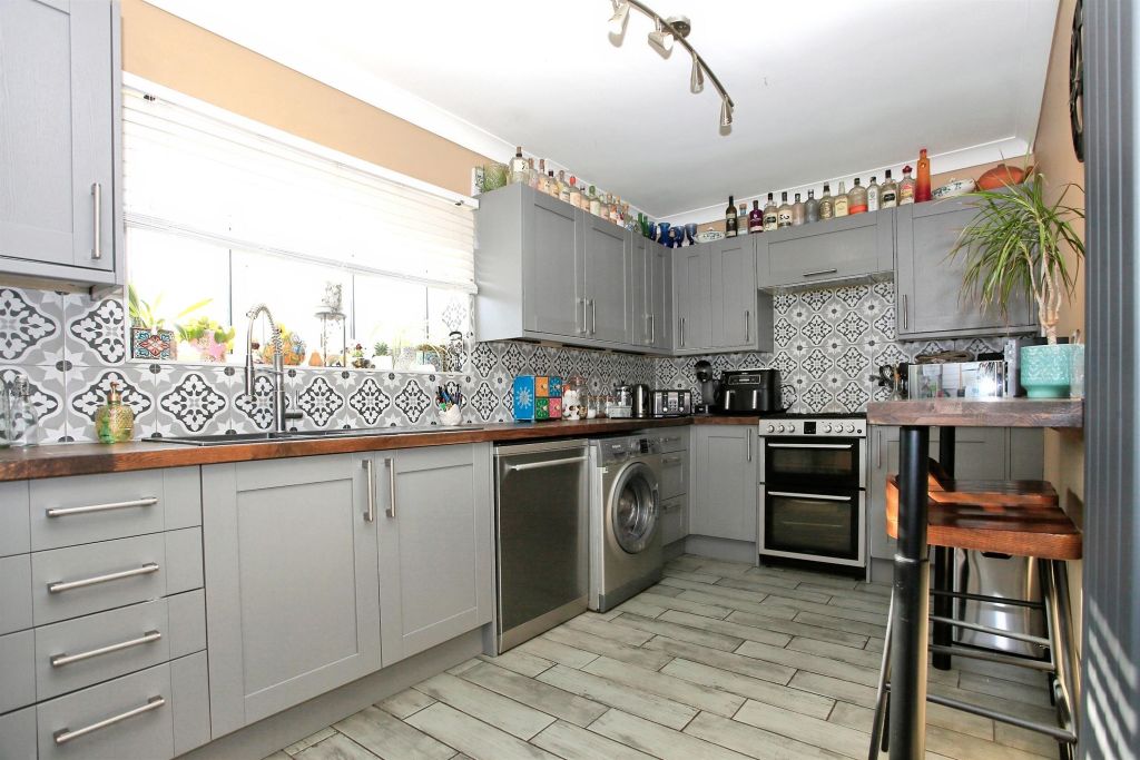 Property photo 1 of 20 Kitchen/Breakfast Room