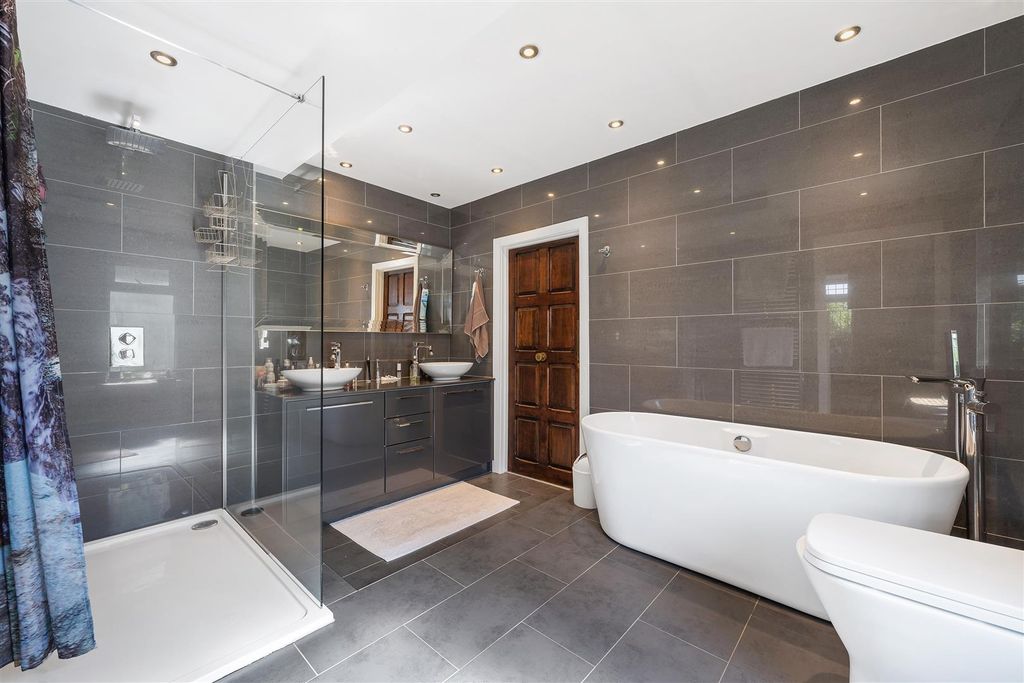 Property photo 3 of 15 Park View Road-5.Jpg