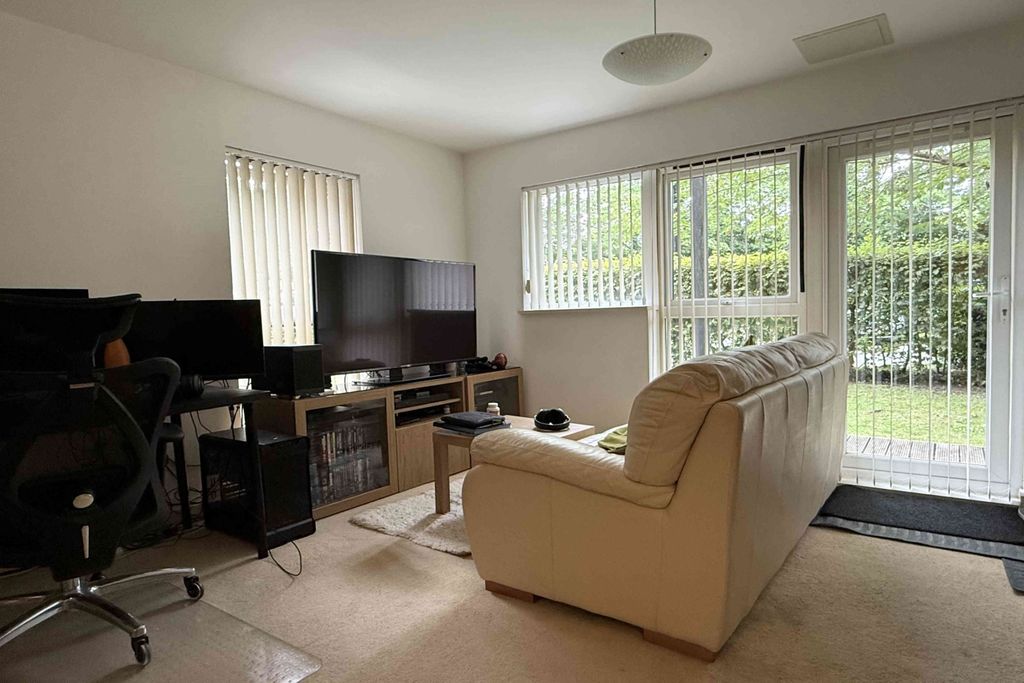 Property photo 3 of 7 Living Room