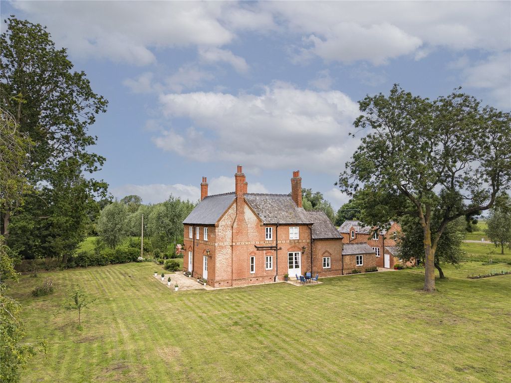 Property photo 2 of 51 Picture No. 35