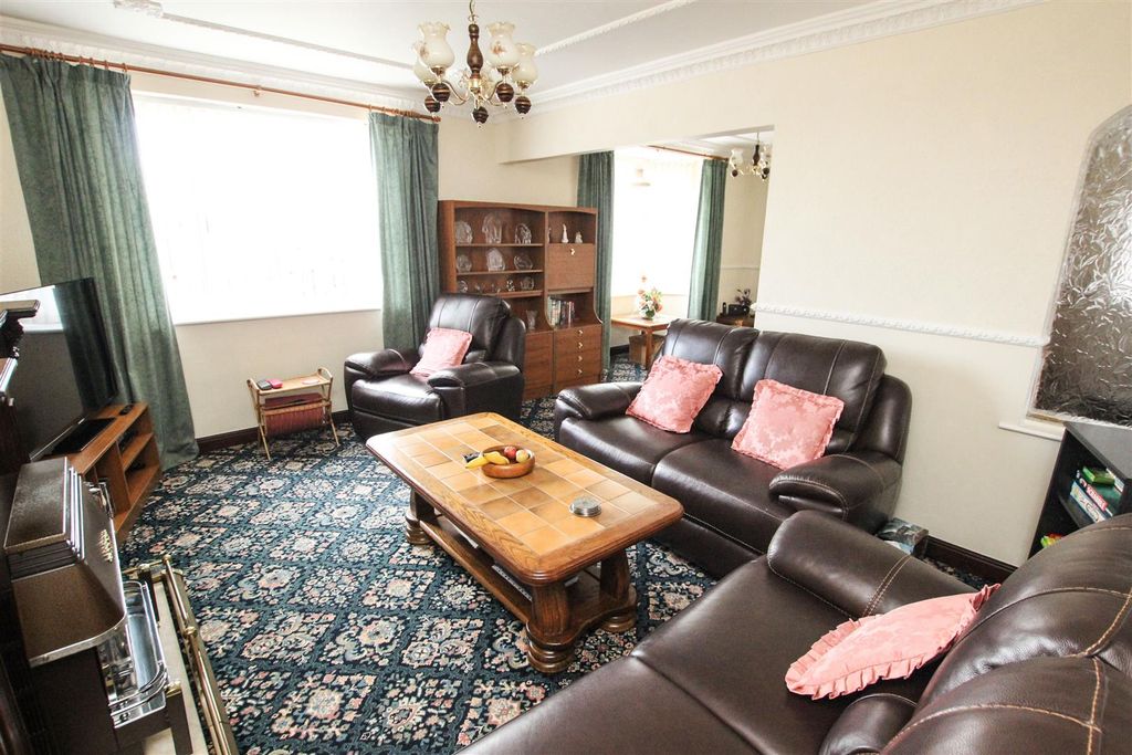 Property photo 2 of 15 Open Plan Lounge/Dining Room