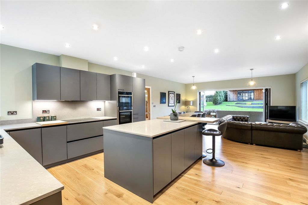 Property photo 2 of 26 Picture No. 02