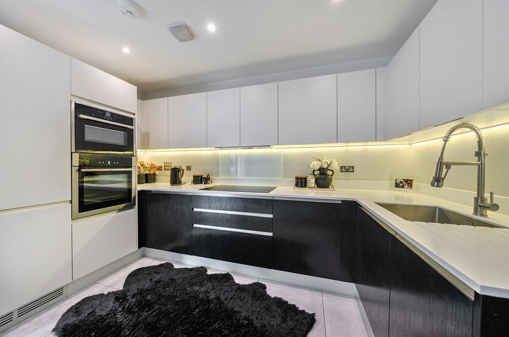 Property photo 3 of 18 1304098-6-683F1A5...
