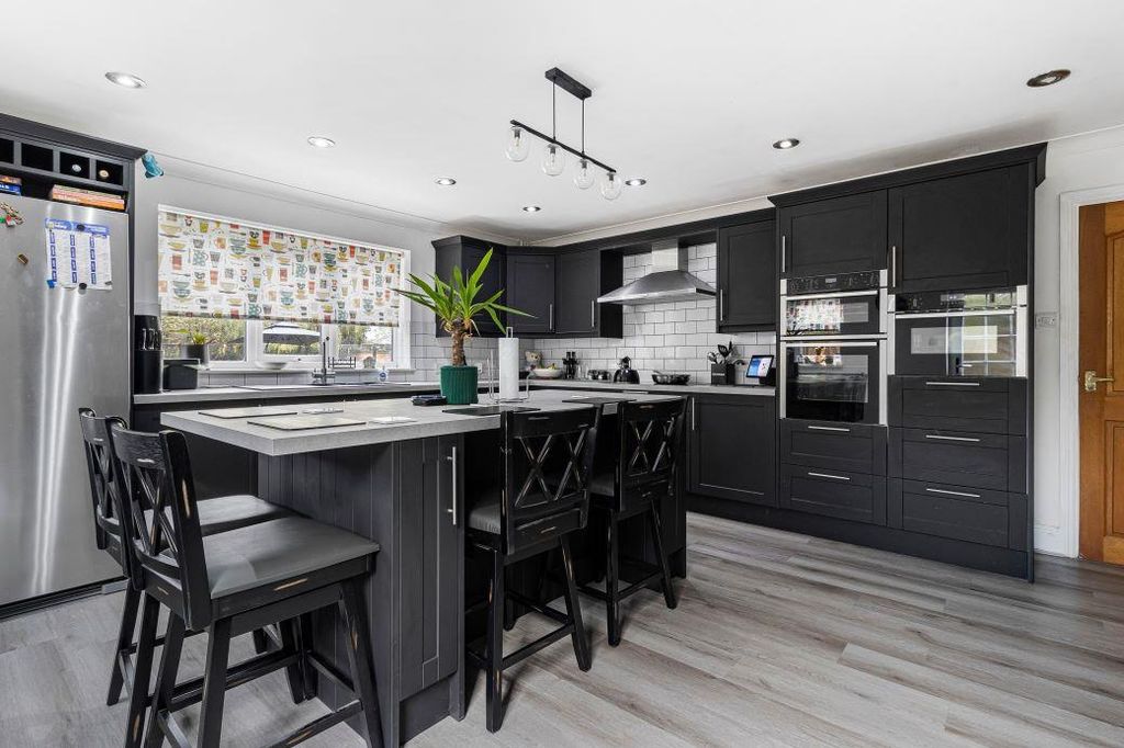 Property photo 3 of 26 12_62052.Jpg