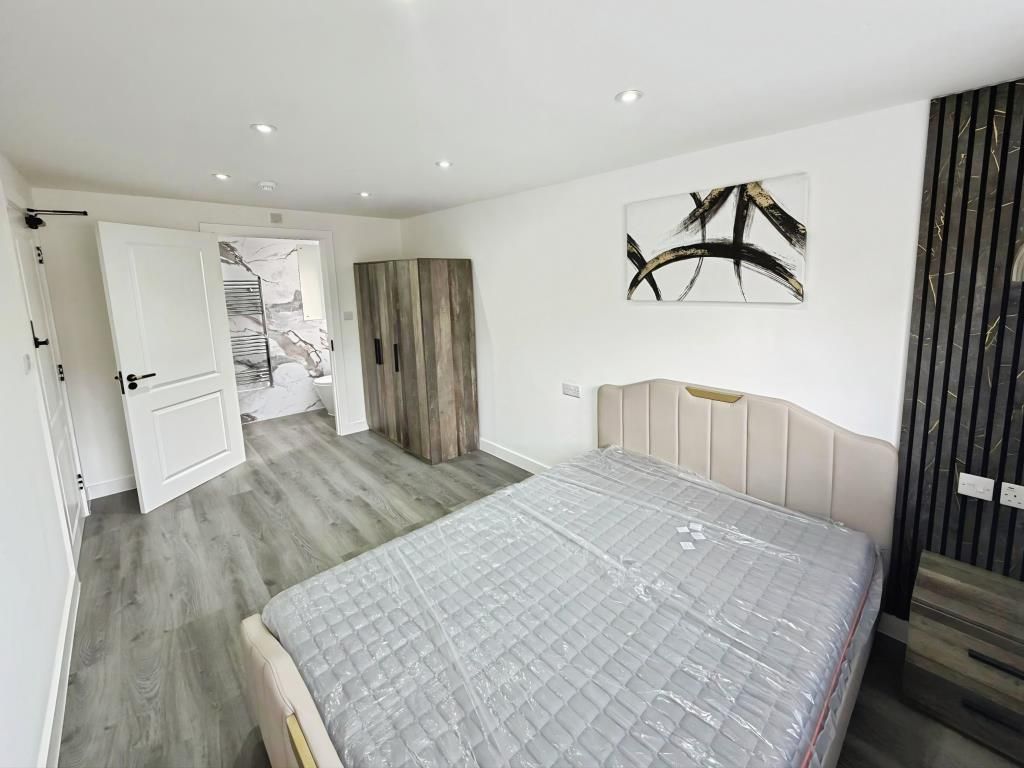 Property photo 1 of 9 Bedroom