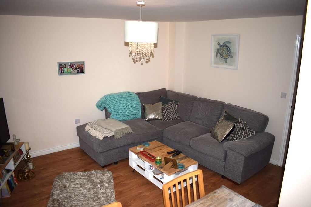 Property photo 2 of 8 Lounge / Dining Room