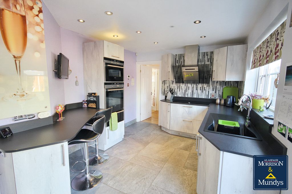 Property photo 2 of 16 Kitchen Breakfast Room
