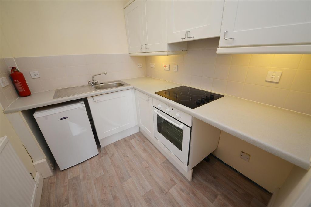 Property photo 3 of 16 Kitchen