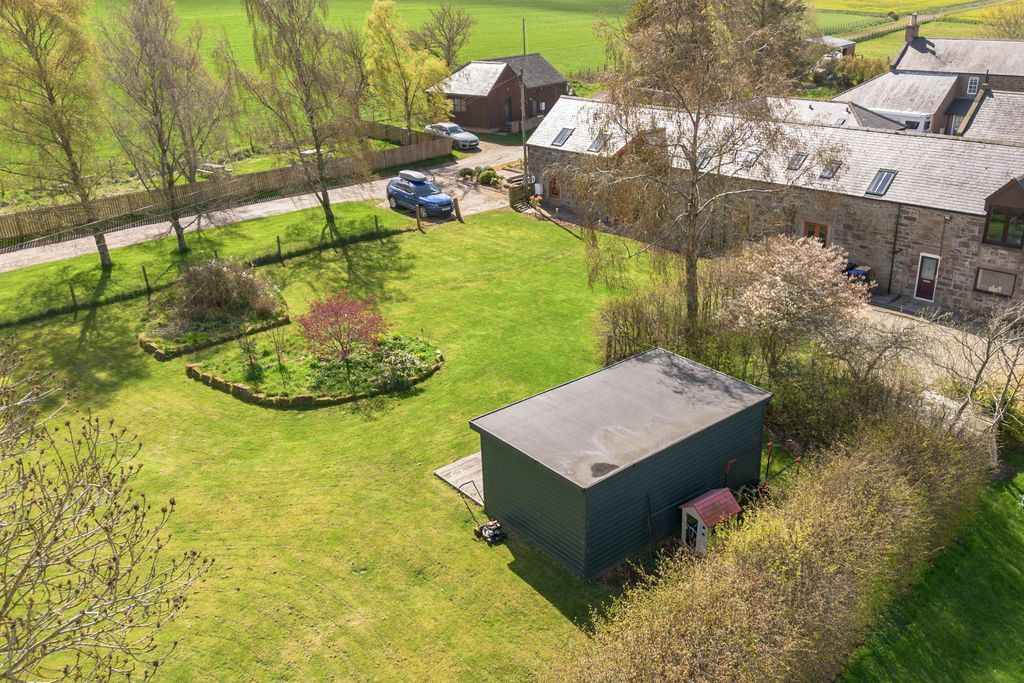 Property photo 2 of 34 Main Garden