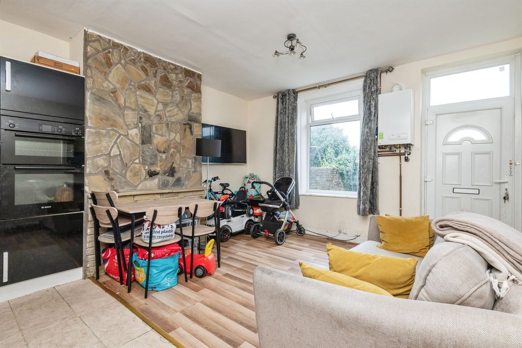 Property photo 2 of 13