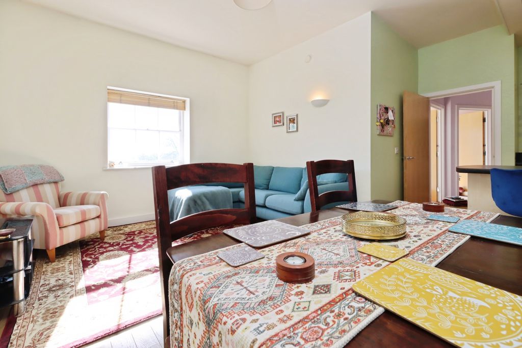 Additional image 5 of 2 bed flat for saleThe Chestnuts, Shrewsbury SY5