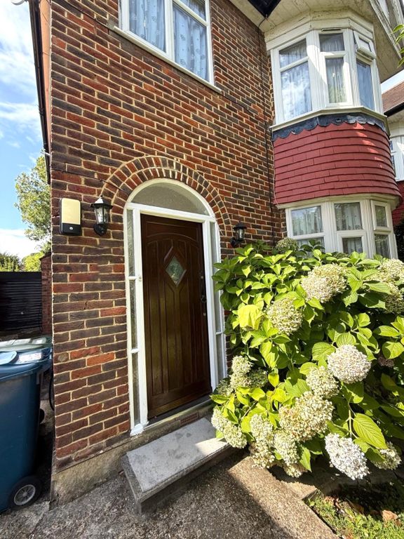 Property photo 1 of 12 41 The Chase 9