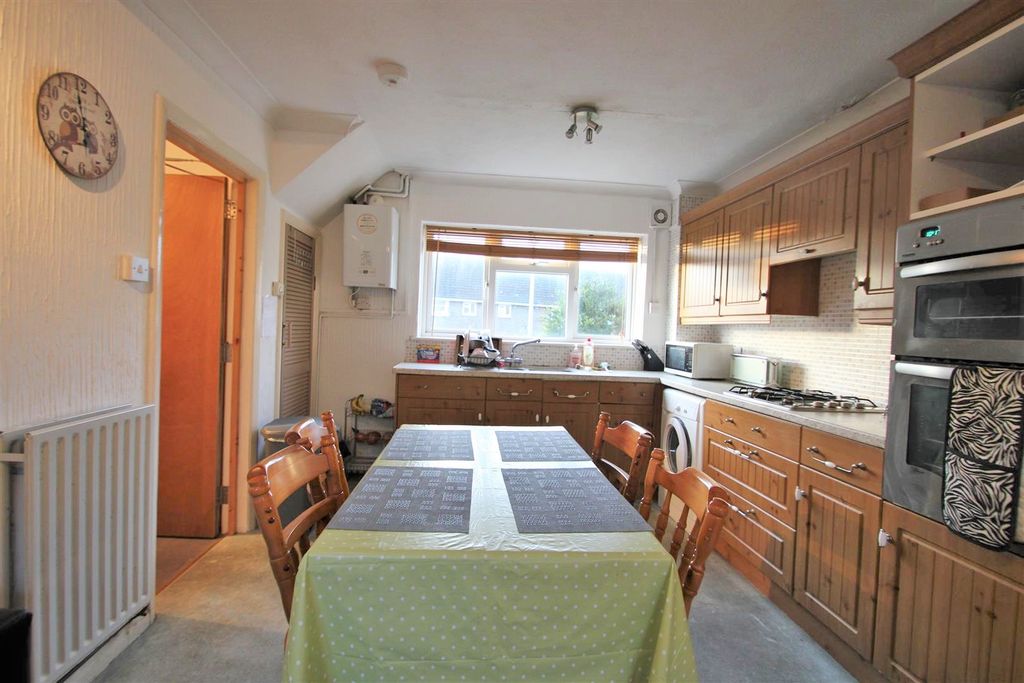 Property photo 2 of 8 19