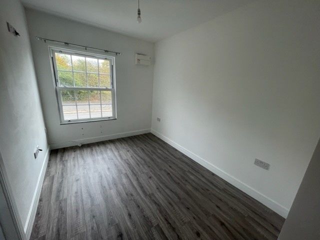 Property photo 3 of 7 Photo 6