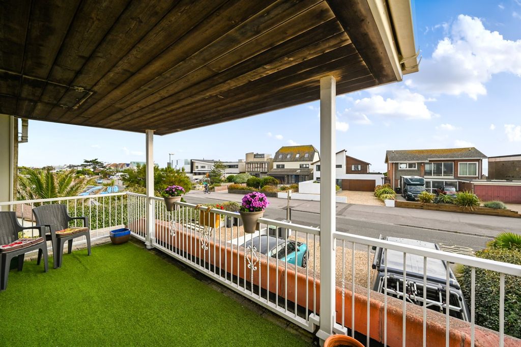 Property photo 3 of 33 Balcony