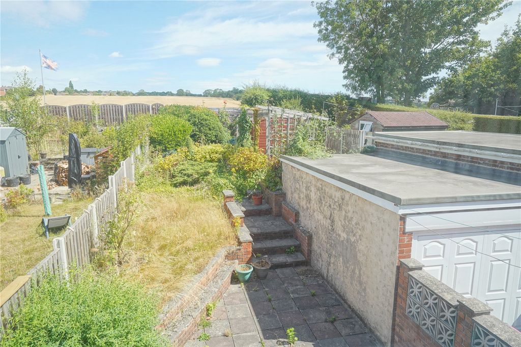 Property photo 2 of 9 Picture No. 15