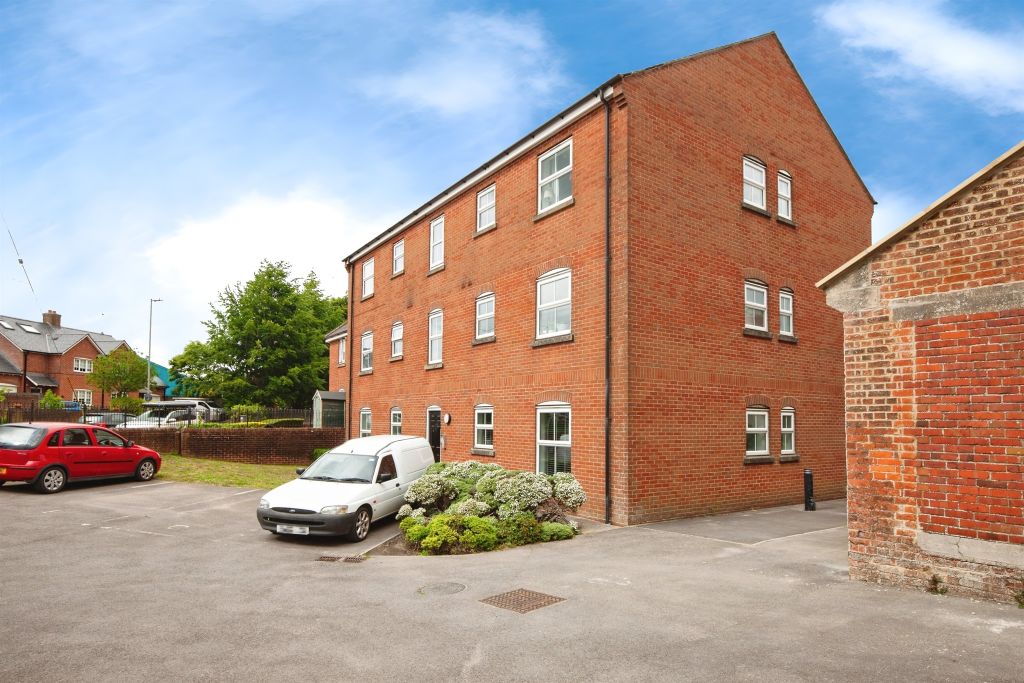 Property photo 2 of 17