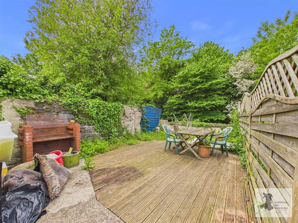 Property photo 2 of 17 Garden