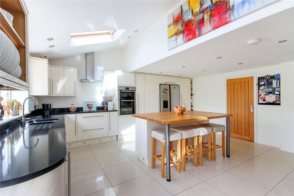 Property photo 3 of 19 Kitchen