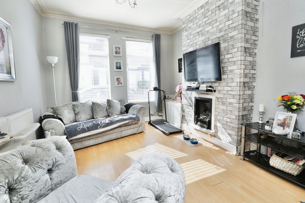 Property photo 2 of 15 Lounge