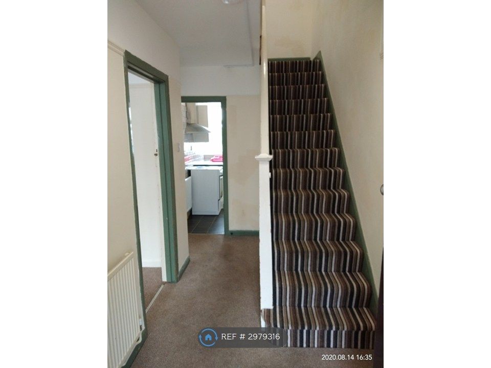 Property photo 2 of 17 Hallway