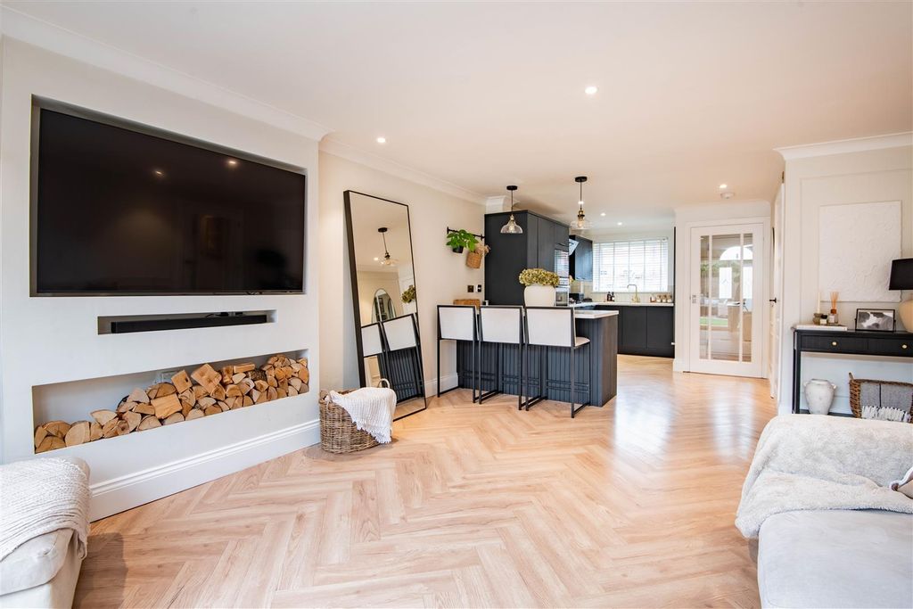 Property photo 2 of 28 Family Room / Kitchen