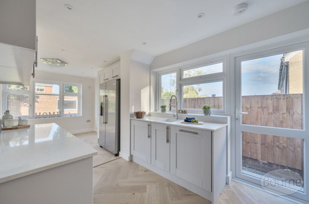Property photo 3 of 15 Dcedd06A-5A34-4Bd...