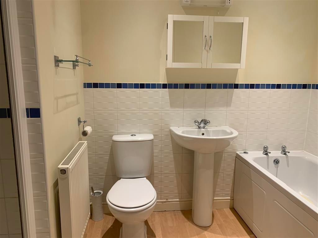 Property photo 2 of 10 Bathroom