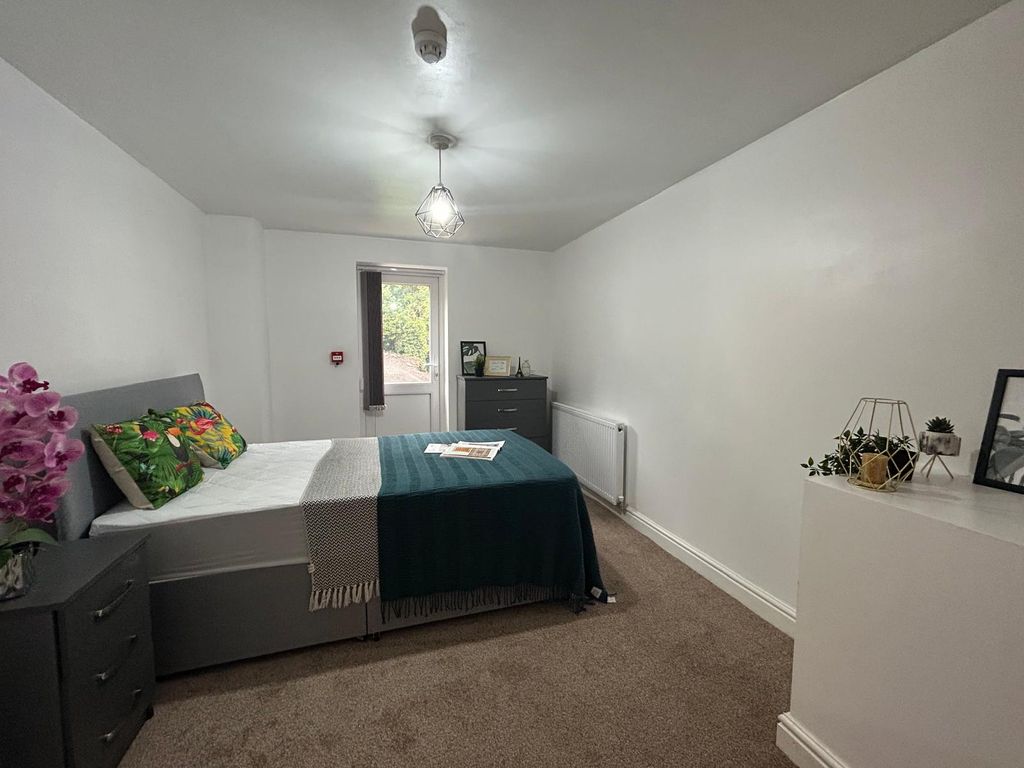 Property photo 2 of 5 Gallery