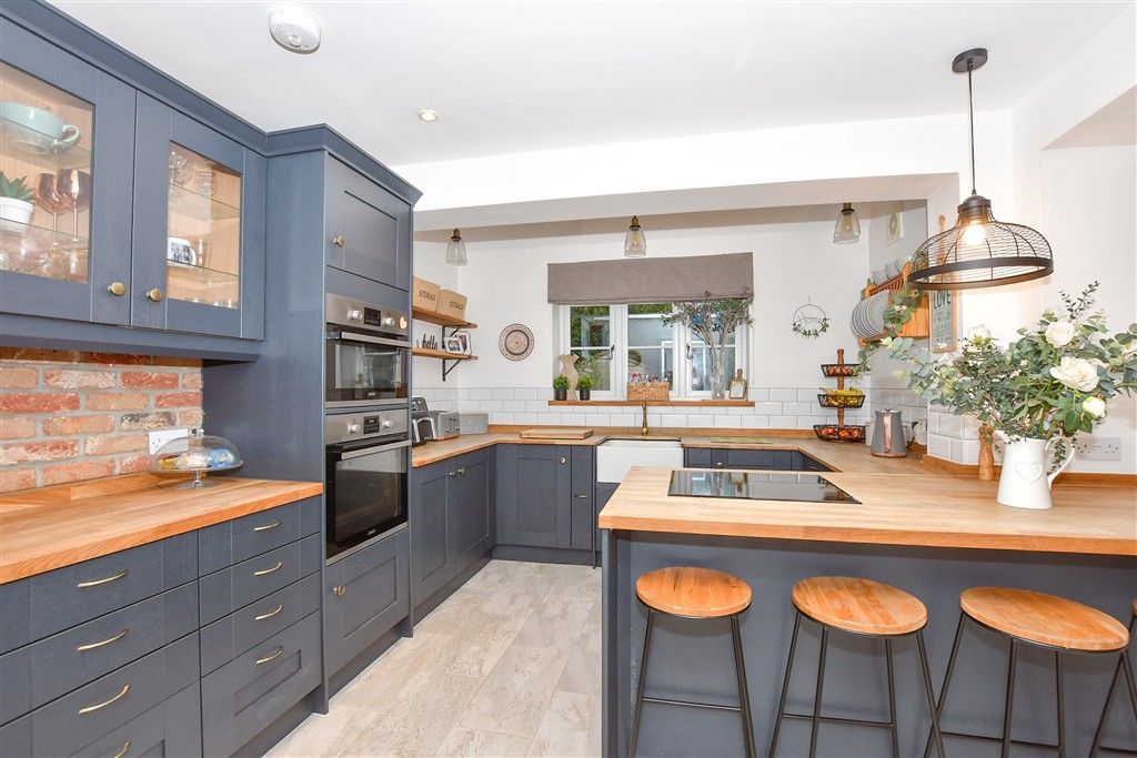 Property photo 2 of 9 Kitchen