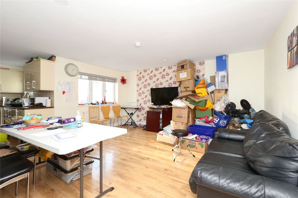 Property photo 3 of 9 Kitchen/Reception