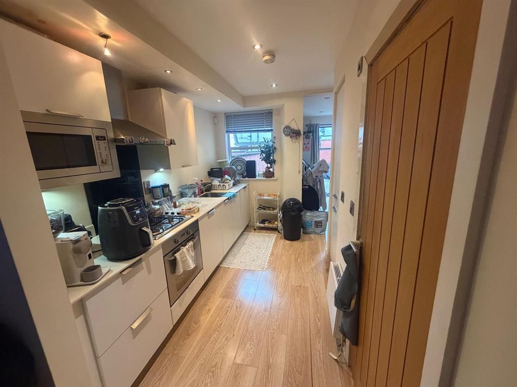 Property photo 3 of 16 Kitchen